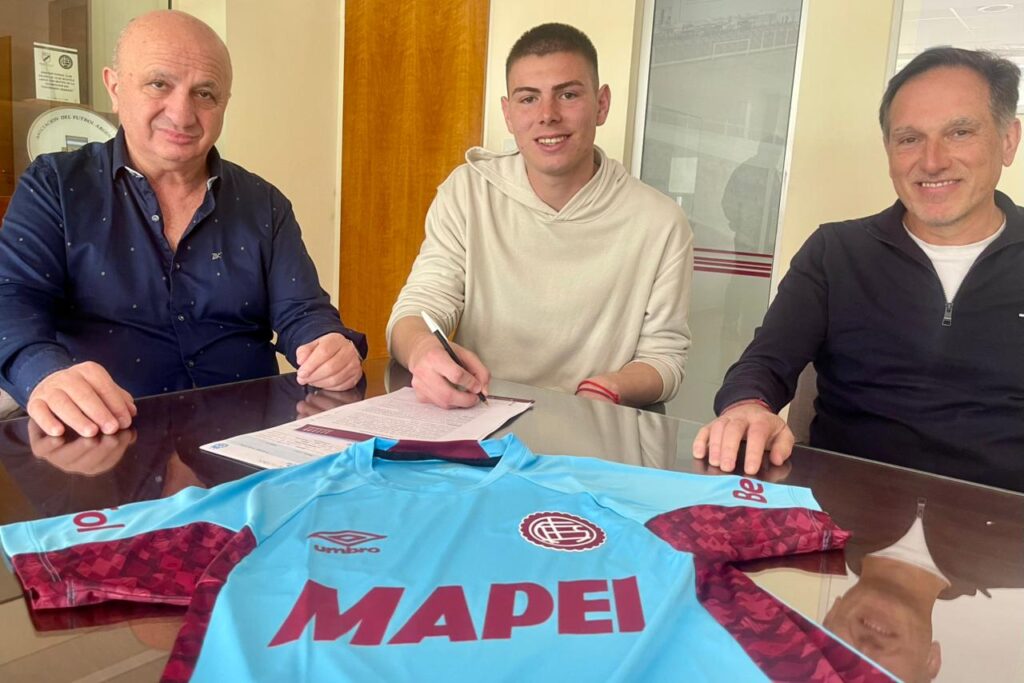 Evaristo Dieguiz firmó su primer contrato profesional