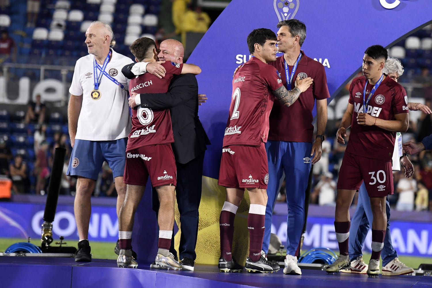 NICOLÁS RUSSO: “LANÚS VOLVIÓ A CONSAGRARSE Y LA GENTE NOS DIO EL DIPLOMA”