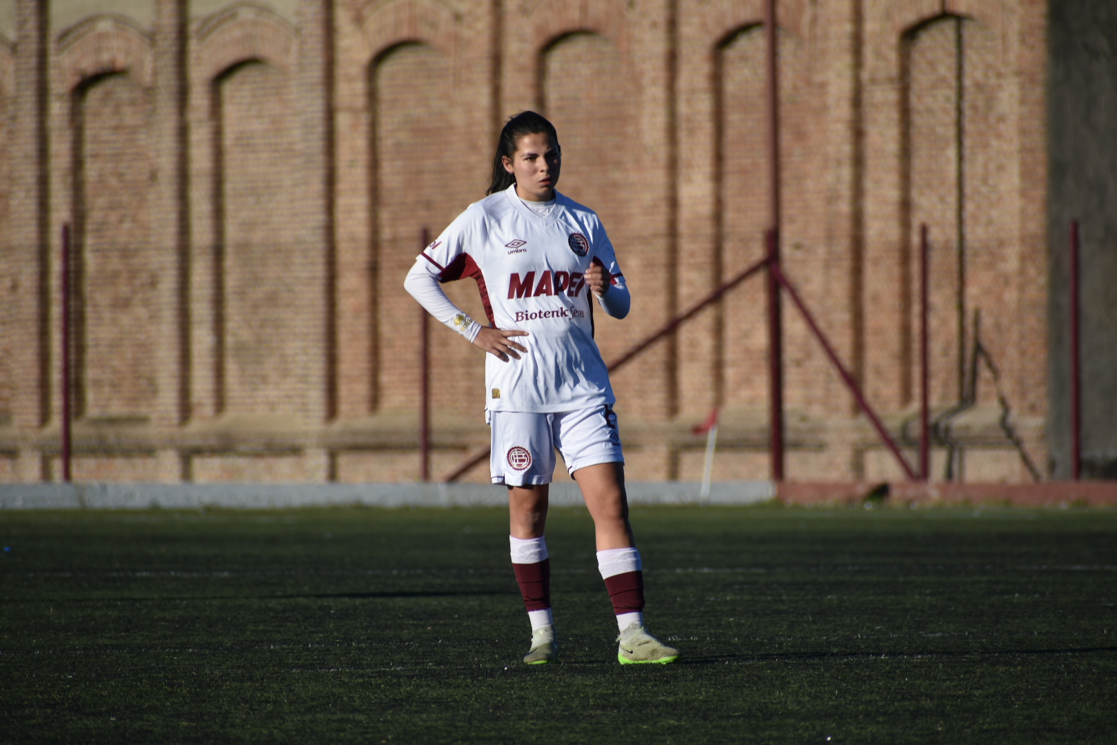 KELLY RIGAU CONTINÚA EN LANÚS