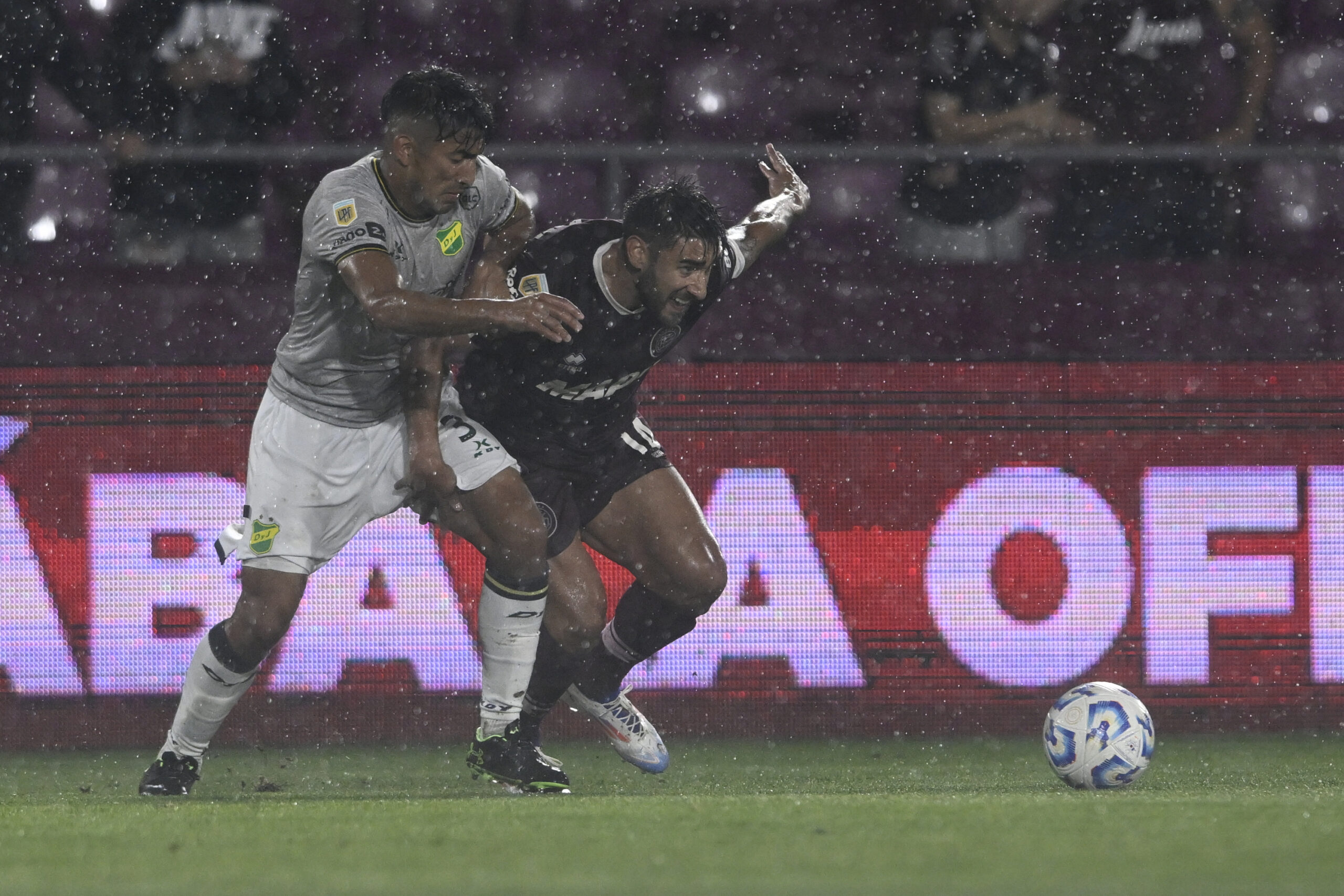 LUIS LOBO MEDINA SERÁ EL ÁRBITRO ANTE DEFENSA Y JUSTICIA