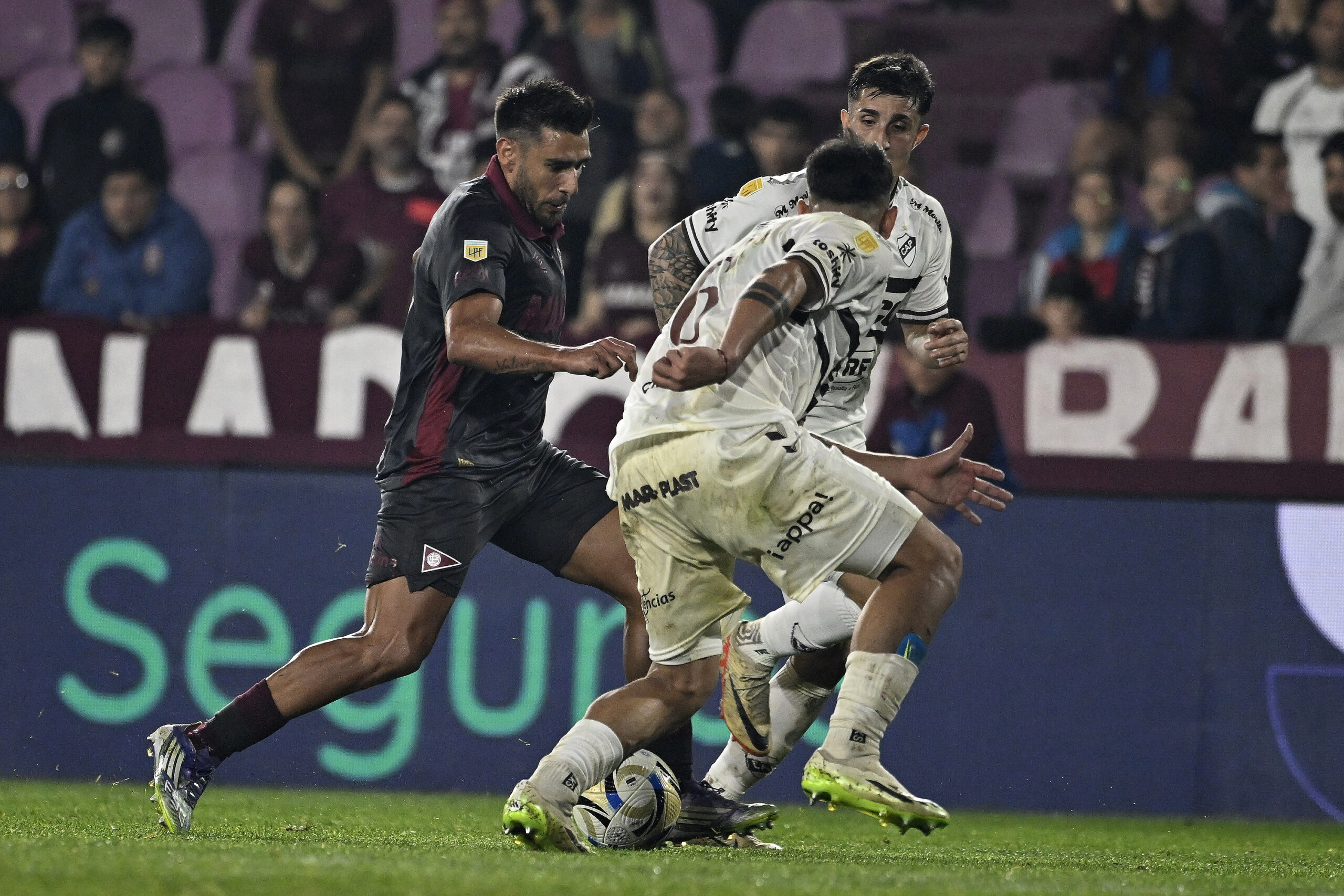 SEBASTIÁN MARTÍNEZ SERÁ EL ÁRBITRO EN LANÚS-PLATENSE
