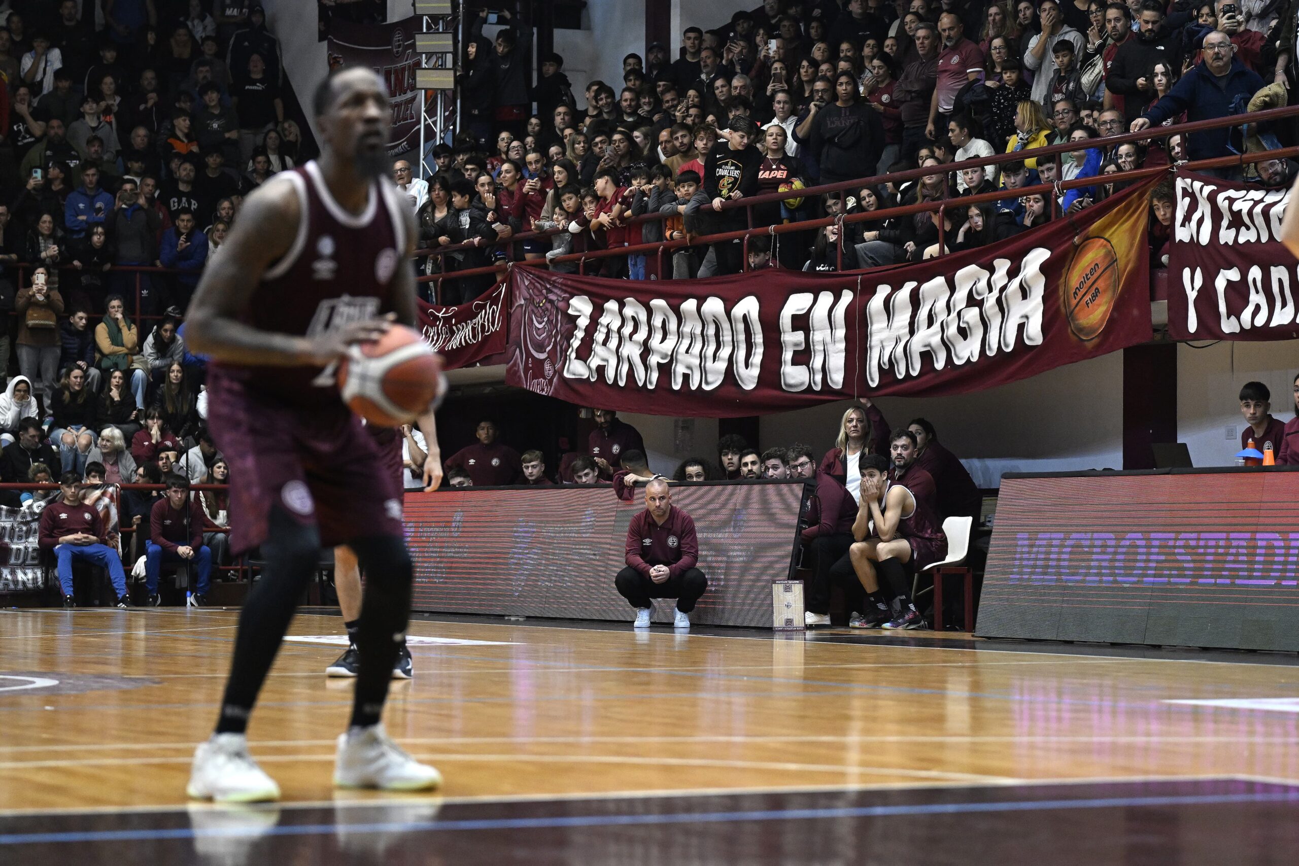 LANÚS FESTEJÓ EN SU CASA ANTE EL LOBO