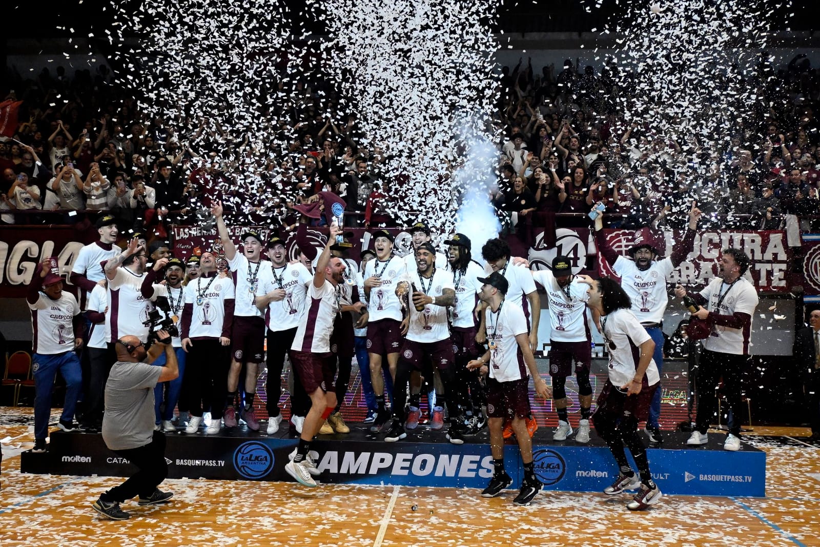 LANÚS ES EL CAMPEÓN DE LA LIGA ARGENTINA Y VUELVE A LA ÉLITE TRAS 10 AÑOS