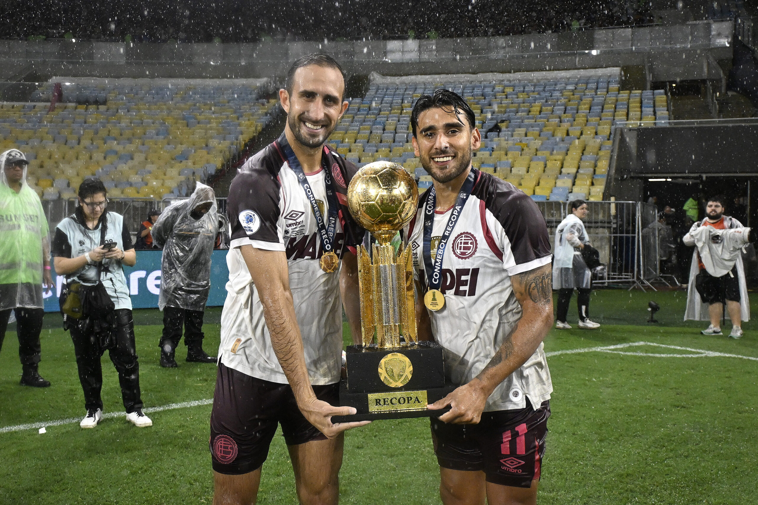 RENOVACIONES DE CARLOS IZQUIERDOZ Y EDUARDO SALVIO