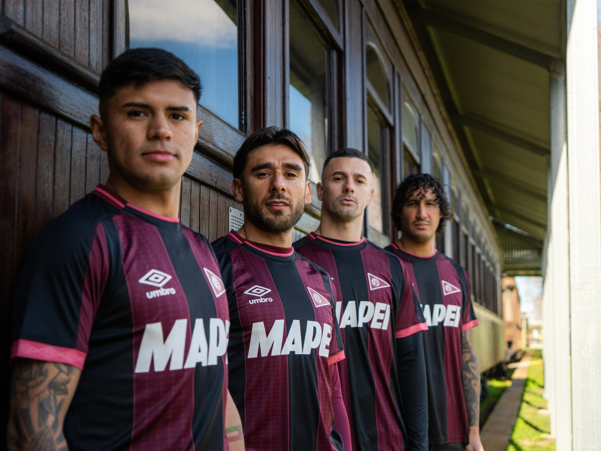 UMBRO Y LANÚS PRESENTAN LA CAMISETA OFICIAL 3 2026
