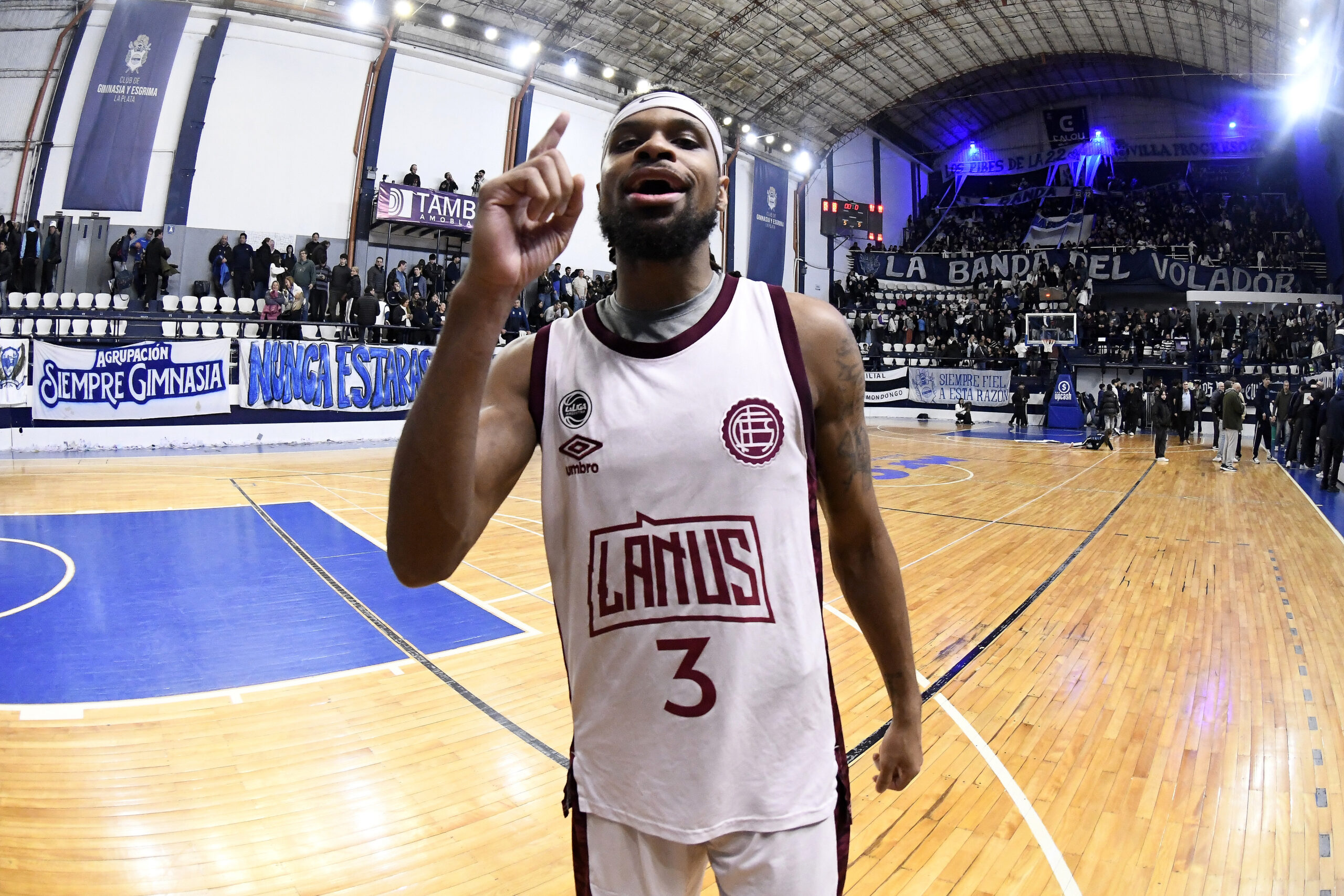 ROBERT WHITFIELD RENUEVA Y SEGUIRÁ SIENDO GRANATE EN LA LIGA NACIONAL